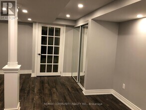 3837 Coachman Cir in Mississauga, ON - Building Photo - Building Photo