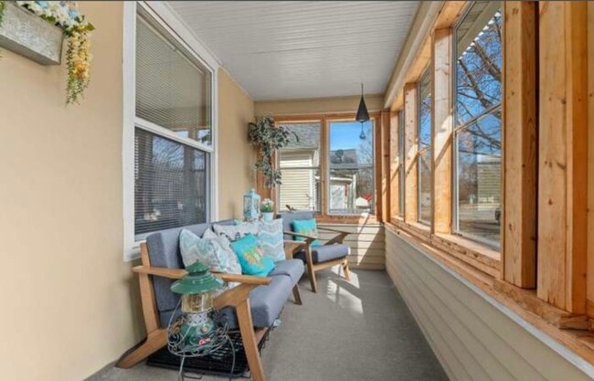 111 21st St in East Moline, IL - Foto de edificio - Building Photo