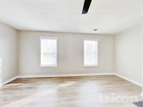 2556 Tolliver Dr in Ellenwood, GA - Foto de edificio - Building Photo