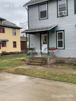 205 Valley Ave NW in Grand Rapids, MI - Building Photo