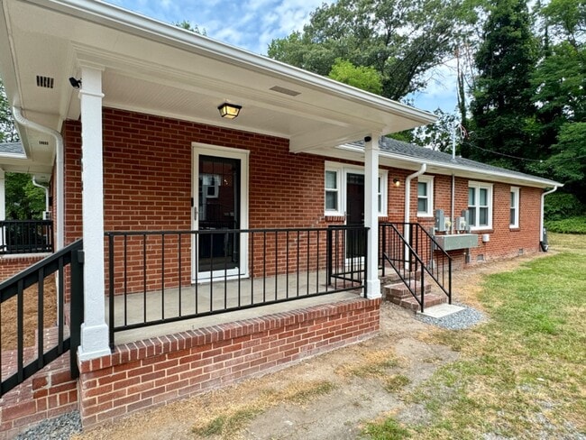property at 1008 Hampton St