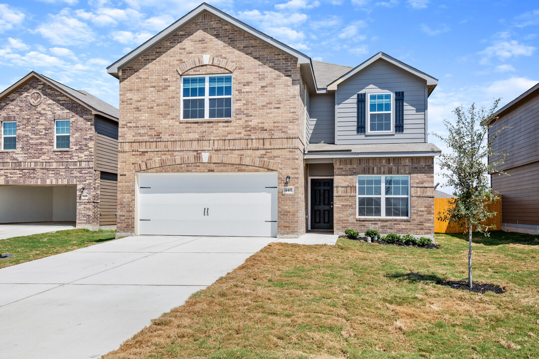 14401 Prairie Sod Ln in Elgin, TX - Building Photo