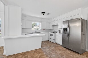 703 Coryell St in League City, TX - Building Photo