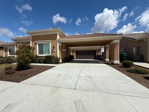 3124 Markham St in Tulare, CA - Building Photo - Building Photo