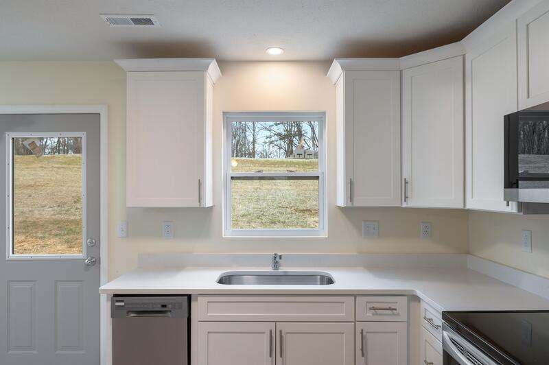 27 Cottage Ln in Hurricane, WV - Building Photo