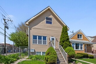 5230 S Lockwood Ave in Chicago, IL - Building Photo - Building Photo