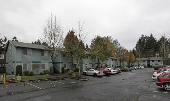 Woodside Park Apartments in Newberg, OR - Building Photo - Building Photo