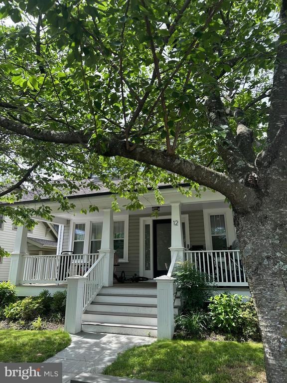 property at 12 W Del Ray Ave