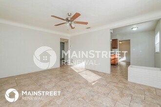 673 Paris Ave S in St. Petersburg, FL - Foto de edificio - Building Photo