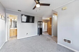 2101 SW Wall St, Unit Apartment A in Blue Springs, MO - Building Photo