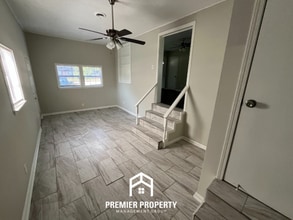 5246 Millbranch Rd in Memphis, TN - Building Photo - Building Photo