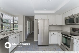 8055 Wooden Dr in Spring Hill, FL - Foto de edificio - Building Photo