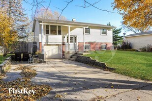 923 Nottingham Ln in Crystal Lake, IL - Building Photo