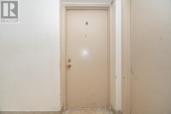 2144 Lilnan Ct in Burlington, ON - Building Photo - Building Photo