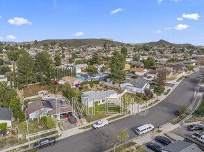 20115 Keaton St in Santa Clarita, CA - Foto de edificio - Building Photo
