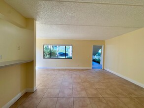 710 Meadows Cir, Unit 710 in Boynton Beach, FL - Building Photo - Building Photo