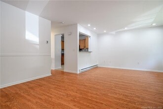 123 Willow Springs in New Milford, CT - Building Photo - Building Photo