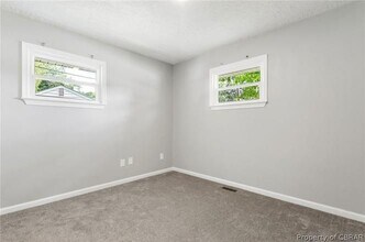 2 Prince Edward Cir in Newport News, VA - Foto de edificio - Building Photo