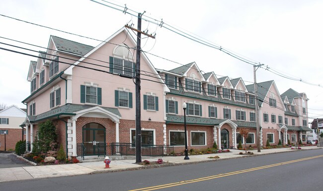 525 Central Ave in Westfield, NJ - Foto de edificio - Building Photo