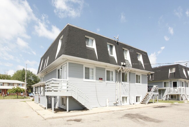 The Courtyard Apartments in Lansing, MI - Foto de edificio - Building Photo