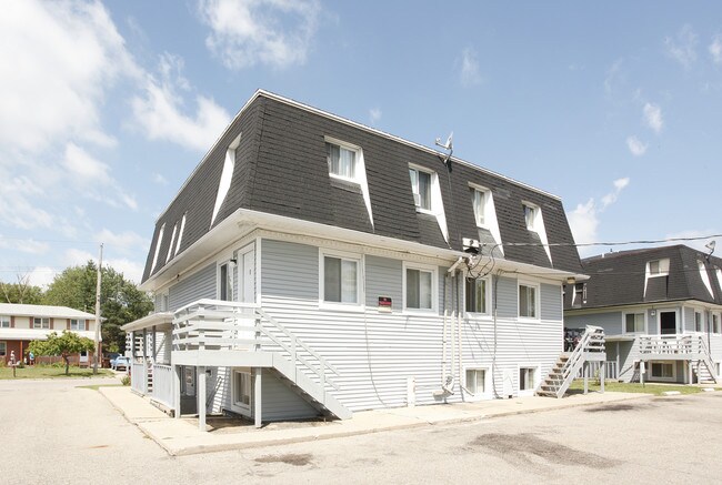 The Courtyard Apartments in Lansing, MI - Building Photo - Building Photo