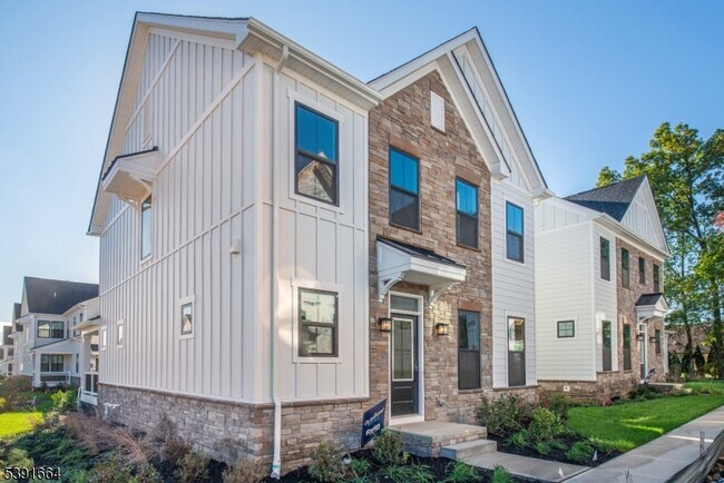 14 Willow Ln in Parsippany Troy Hills, NJ - Building Photo - Building Photo