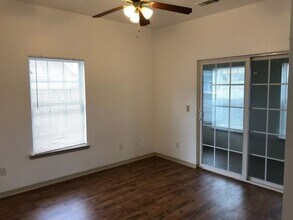 1938 Dos Laredos Ave in Springdale, AR - Foto de edificio - Building Photo