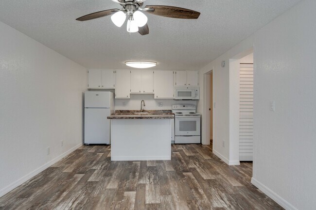 Whisperwood ~ Boutique Cottage Style Living Meets Hassle Free Leasing in Gainesville, FL - Building Photo - Interior Photo