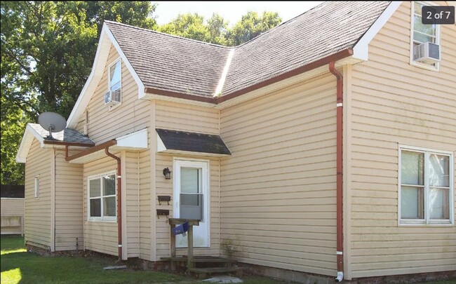 property at 1701 W Adams St