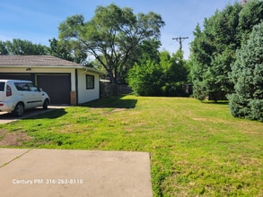 8101 W Maple St in Wichita, KS - Building Photo - Building Photo