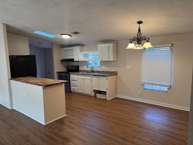 126 Happy Time Dr in Crawfordville, FL - Building Photo - Building Photo