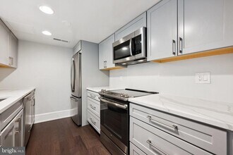 2129 Florida Ave NW in Washington, DC - Building Photo - Building Photo