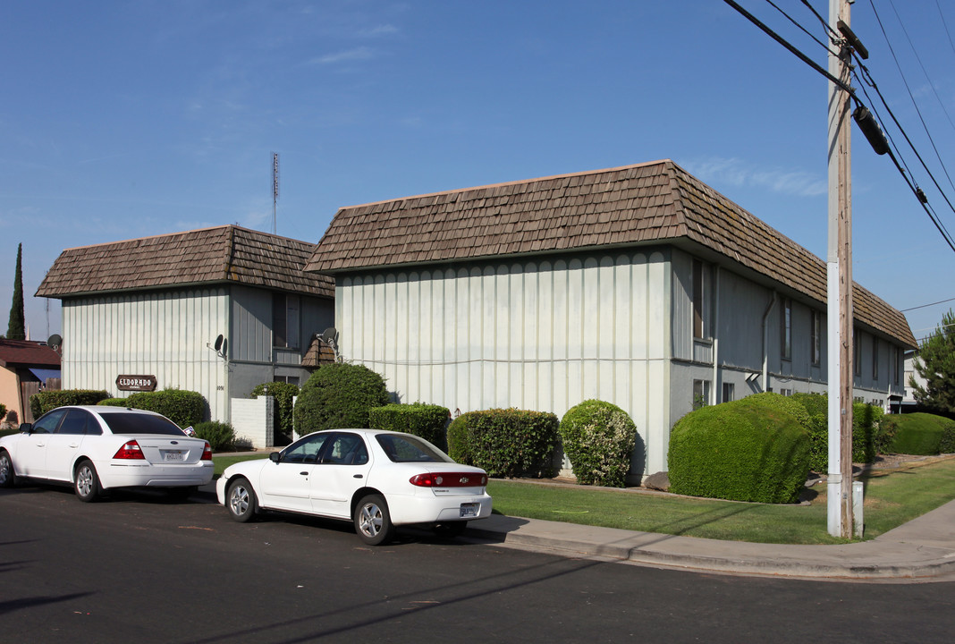 1091 N Villa Ave in Dinuba, CA - Foto de edificio