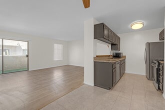 1422 Rock Glen Ave, Unit 214 in Glendale, CA - Building Photo - Building Photo