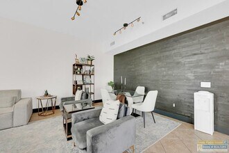 310A Padre Blvd in South Padre Island, TX - Foto de edificio - Building Photo