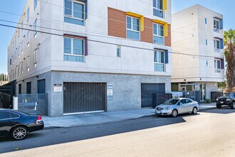 Casa Del Sol in Sun Valley, CA - Building Photo - Building Photo