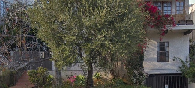 12011 Rochester Ave, Unit 9 in Los Angeles, CA - Building Photo - Building Photo
