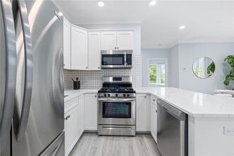 15 Clark St, Unit Clark Street Crossing in Westerly, RI - Building Photo - Building Photo