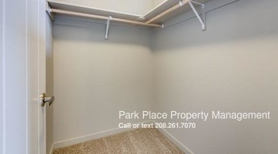 808 E Wandering Ln in Kuna, ID - Building Photo - Building Photo