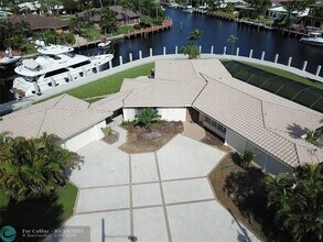 1233 SE 14th Ave in Deerfield Beach, FL - Building Photo - Building Photo