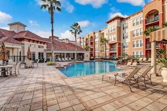 10435 Midtown Pky in Jacksonville, FL - Foto de edificio - Building Photo