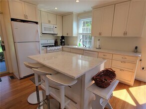 152 Tuckerman Ave in Middletown, RI - Building Photo - Building Photo