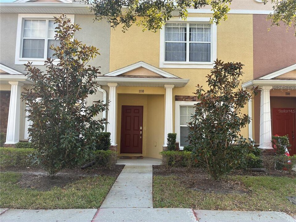 1110 Sleepy Oak Dr in Wesley Chapel, FL - Building Photo