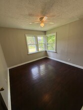 837 Walters Dr in Ferguson, MO - Foto de edificio - Building Photo