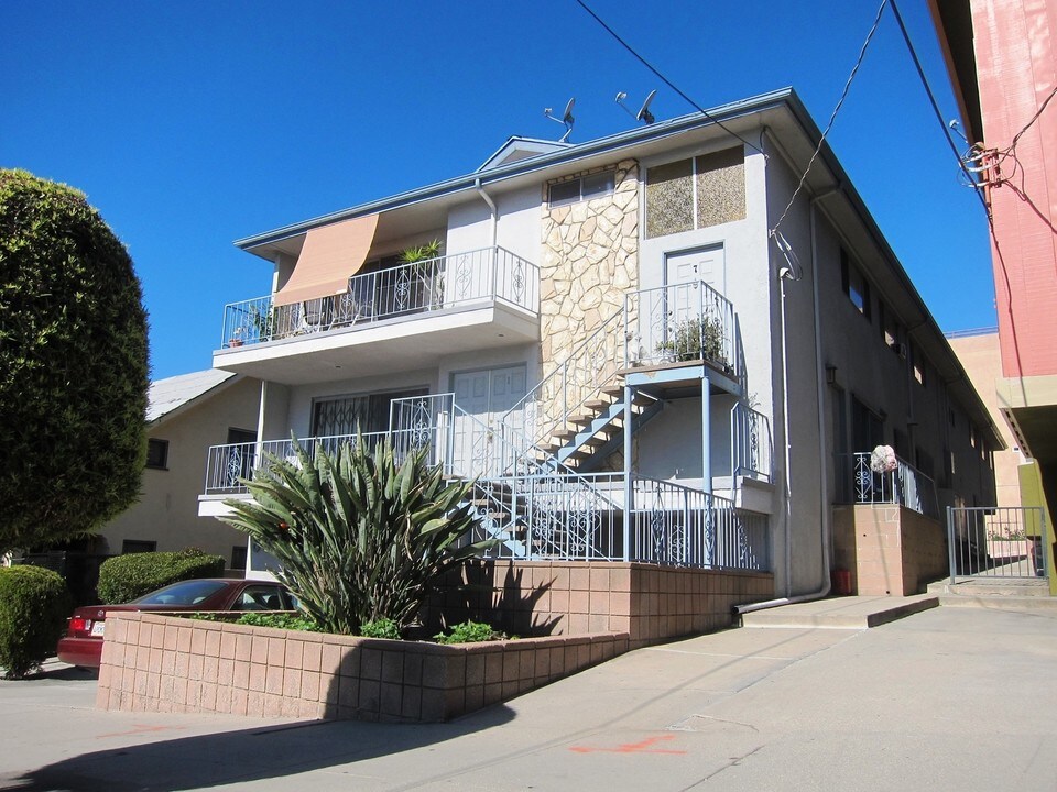 860 Figueroa Ter in Los Angeles, CA - Foto de edificio