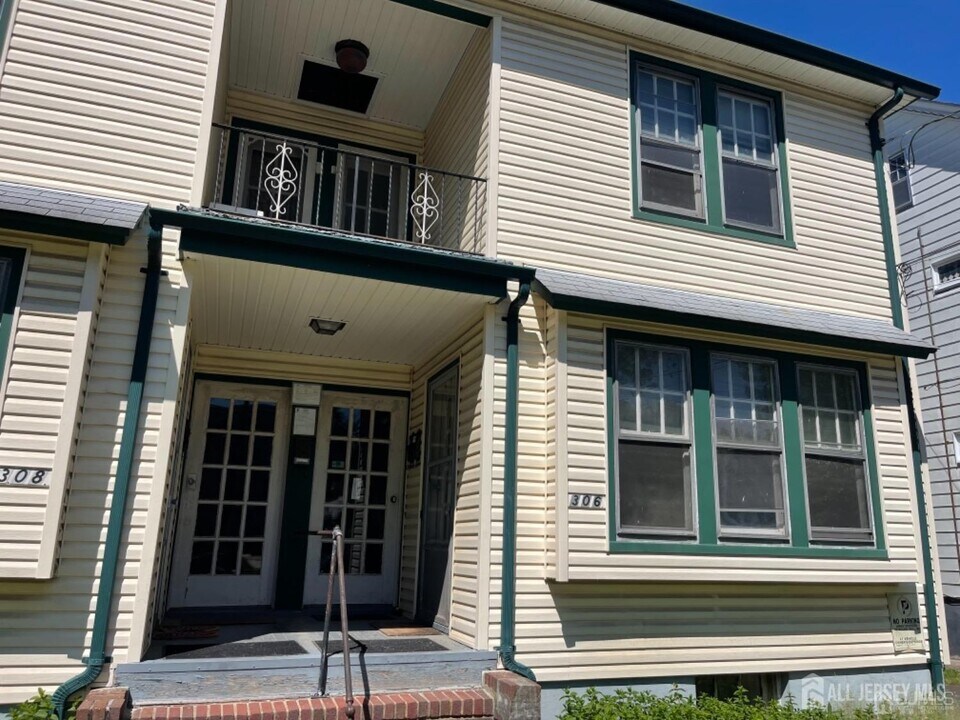 308 S 3rd Ave in Highland Park, NJ - Building Photo