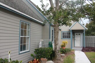 108 N Lake Cir in St. Augustine, FL - Building Photo - Building Photo