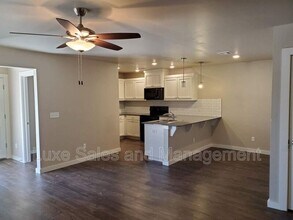 755 SW 13th St in Moore, OK - Building Photo - Building Photo