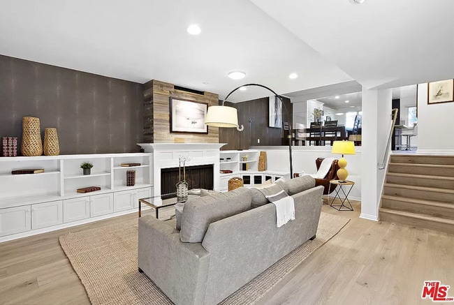 property at 4738 La Villa Marina