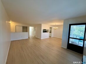 2955 Madison Ave in Bridgeport, CT - Building Photo - Building Photo